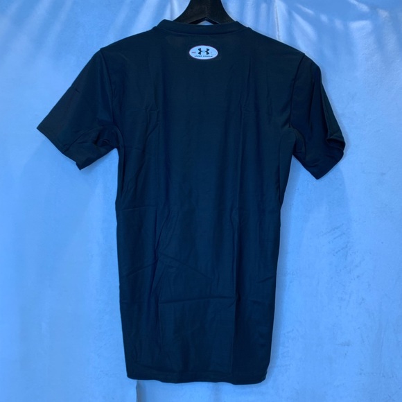 BNWT Men’s Under Armour black compression heat gear™️ short sleeve logo t-shirt. - Picture 3 of 10